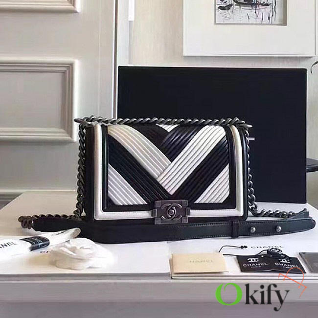 CC Medium Chevron Lambskin Quilted Le Boy 25 White and Black VS04002 - 1