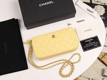 Chanel 2019 new chain bag yellow 19cm