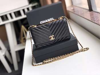 Chanel Lambskin V-Type Chain Bag 19 Black