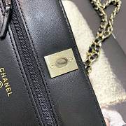 Chanel New goatskin WOC chain bag 19cm - 2