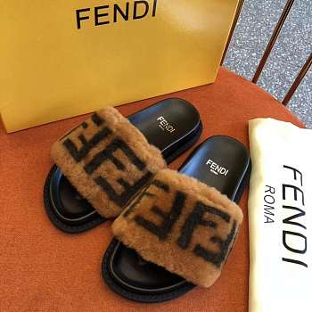 Bagsall FENDI slippers 309
