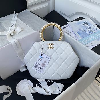 Chanel Clutch 30 Lambskin Artificial Pearl Top Handle Bag White AS2609