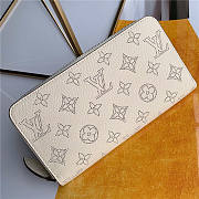 Louis Vuitton Zippy Wallet 19 Creme - 1