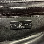 Valentino Garavani Roman Stud 25 Full Black 2060S - 2
