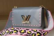 Louis Vuitton Twist MM 23 Handbag  - 3