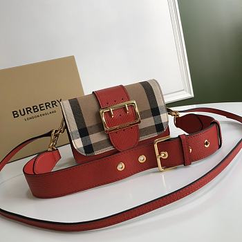 Burberry Vintage The Buckle 19.5 Red