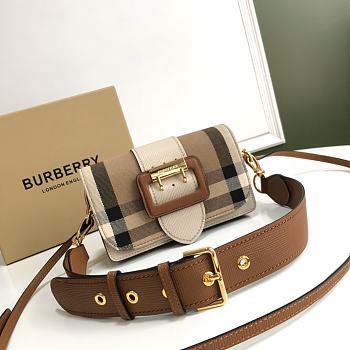 Burberry Vintage The Buckle 19.5 White