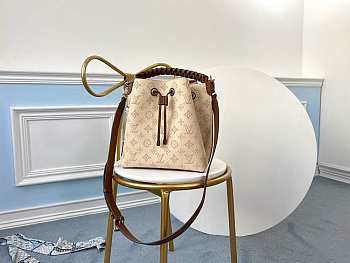 Louis Vuitton Muria Mahina 25 Handbags Beige M55801