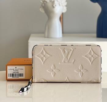 Louis Vuitton Zippy Wallet Leopard M80680 White 