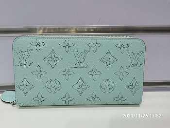 Louis Vuitton Zippy Wallet 19 Teal Blue