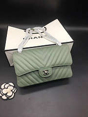 Chanel Flap Bag Green Cheveron 25 Gold/Silver Hardware  - 5