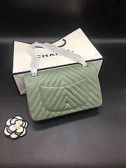 Chanel Flap Bag Green Cheveron 25 Gold/Silver Hardware  - 4