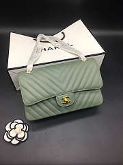 Chanel Flap Bag Green Cheveron 25 Gold/Silver Hardware  - 3