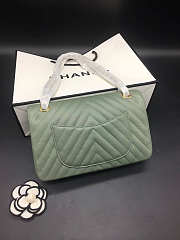 Chanel Flap Bag Green Cheveron 25 Gold/Silver Hardware  - 2