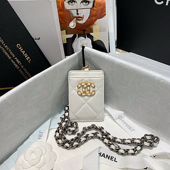 Chanel 19 card holder chain white 8641