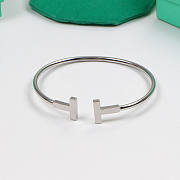 Okify Tiffany T Wire Bracelet in 18k  - 4