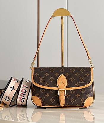 Louis Vuitton Diane 25 Shoulder Bag M45985