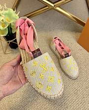 Louis Vuitton Yellow Sandals 8928 - 4