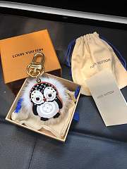 Louis Vuitton Penguin Keychain 8939 - 1