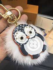 Louis Vuitton Penguin Keychain 8939 - 3