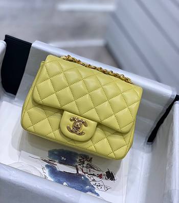 Chanel Flapbag Small 17 Yellow Lambskin