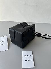 Bottega Veneta Cassette Intrecciato 19 Black bucket - 3