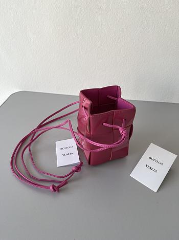 Bottega Veneta Cassette Intrecciato 19 Pink Shiny bucket