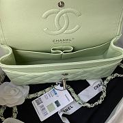 Chanel Flapbag Medium Light Green Lambskin Silver/Gold Hardware - 4