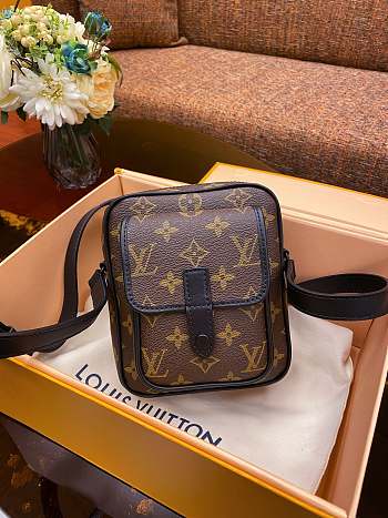 Louis Vuitton Christopher 17 Messenger Camera Bag