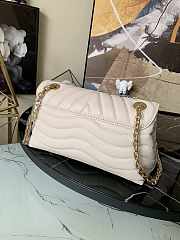 Louis Vuitton New Wave Chain Bag 24 Creame M58552  - 4