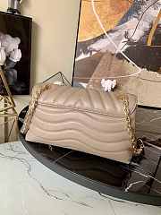 Louis Vuitton New Wave Chain Bag 24 Taupe M58552 - 3