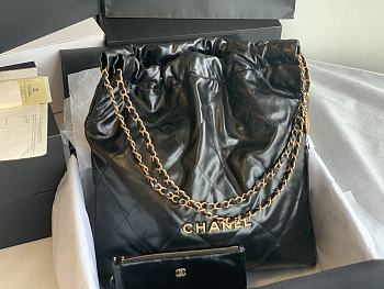 CC 22 Large Handbag Black Shiny Calfskin 