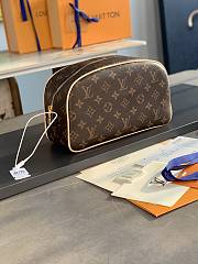 LV Toiletry 25 Bag Monogram Canvas - 4