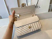 Chanel Flap Bag Medium 25 Chevron Lambskin White/Gold  - 5