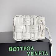 Botega Veneta Small 18 Cassette Bucket Bag White - 2
