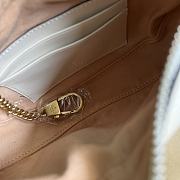 Gucci GG Marmont 21 half-moon-shaped mini bag White - 5
