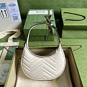 Gucci GG Marmont 21 half-moon-shaped mini bag White - 2