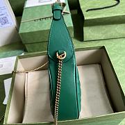 Gucci GG Marmont 21 half-moon-shaped mini bag Green - 2