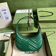 Gucci GG Marmont 21 half-moon-shaped mini bag Green - 5