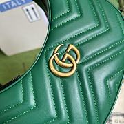 Gucci GG Marmont 21 half-moon-shaped mini bag Green - 6