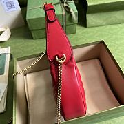 Gucci GG Marmont 21 half-moon-shaped mini bag Red - 2