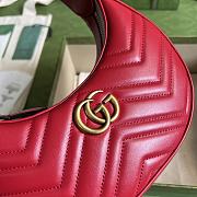 Gucci GG Marmont 21 half-moon-shaped mini bag Red - 5