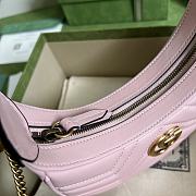 Gucci GG Marmont 21 half-moon-shaped mini bag Pink - 4