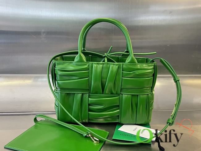 Bottega Veneta Mini Arco 26 Tote Bag Green Calfskin - 1
