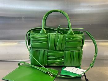 Bottega Veneta Mini Arco 26 Tote Bag Green Calfskin