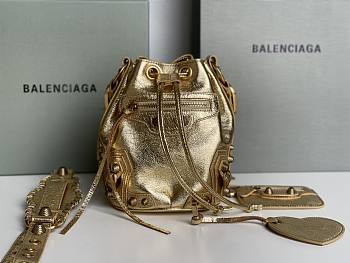 Balenciaga Le Cagole Small 20 Bucket in Gold