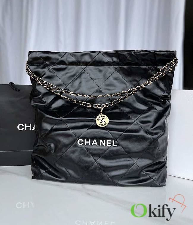 CC 22 Handbag Large Black Calfskin & Gold-Tone Metal 11154 - 1