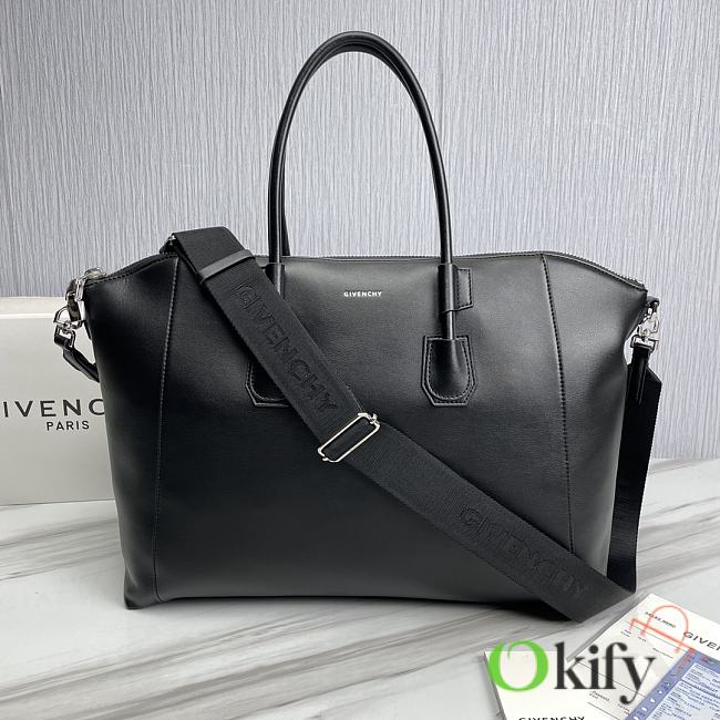 Givenchy Medium 41 Antigona Sport Bag in Black Calfskin - 1