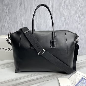 Givenchy Medium 41 Antigona Sport Bag in Black Calfskin