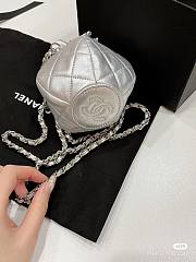 CC Clutch With Chain Silver Shiny Lambskin - 3